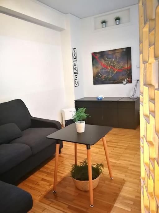Apartment With Private Patio Athens Exterior photo