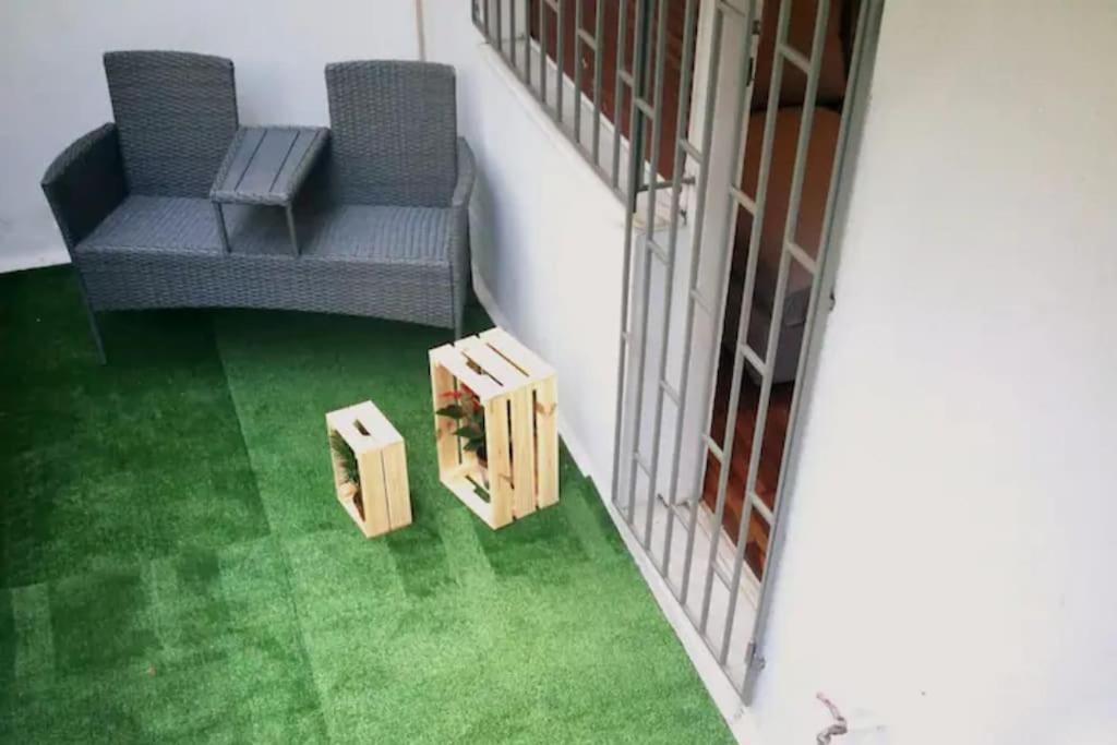 Apartment With Private Patio Athens Exterior photo